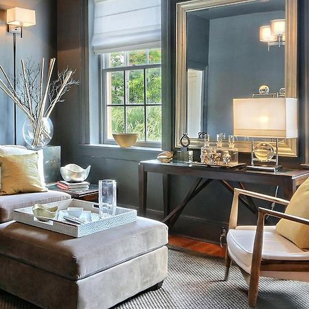 Romancing The Jones Savannah Extérieur photo