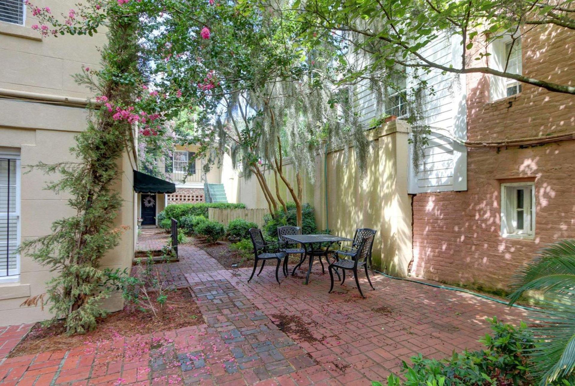 Romancing The Jones Savannah Extérieur photo