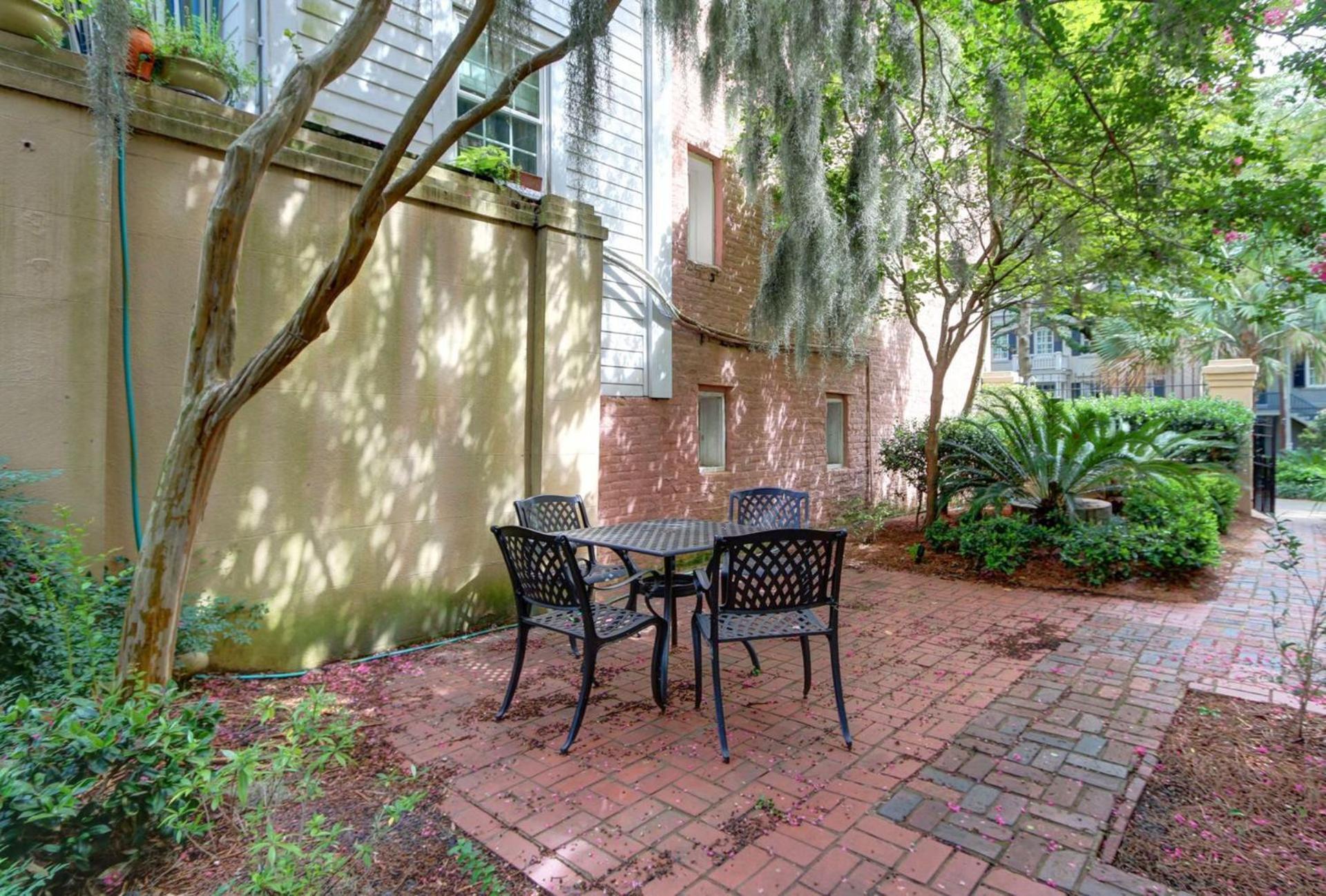 Romancing The Jones Savannah Extérieur photo